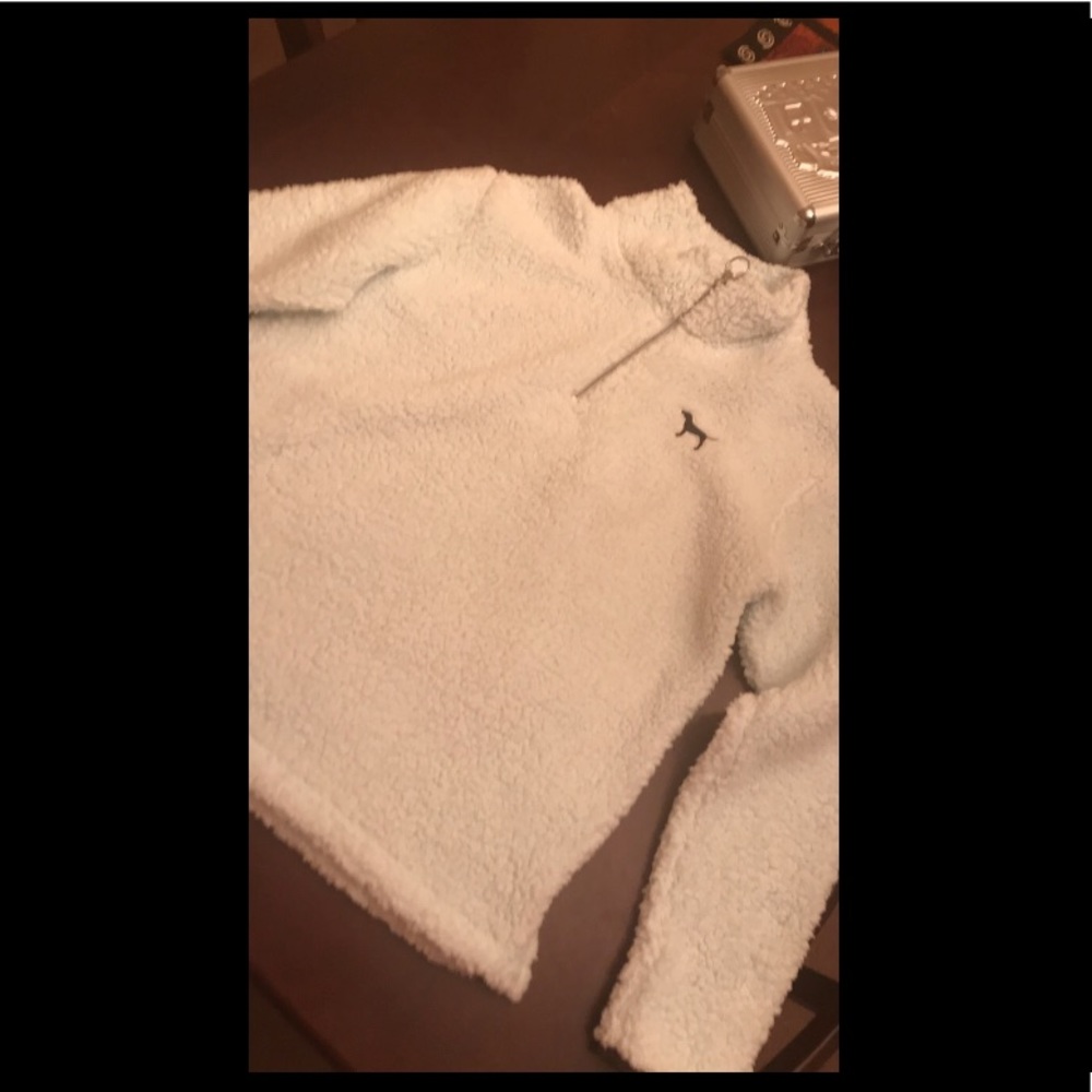 VS Pink pullover